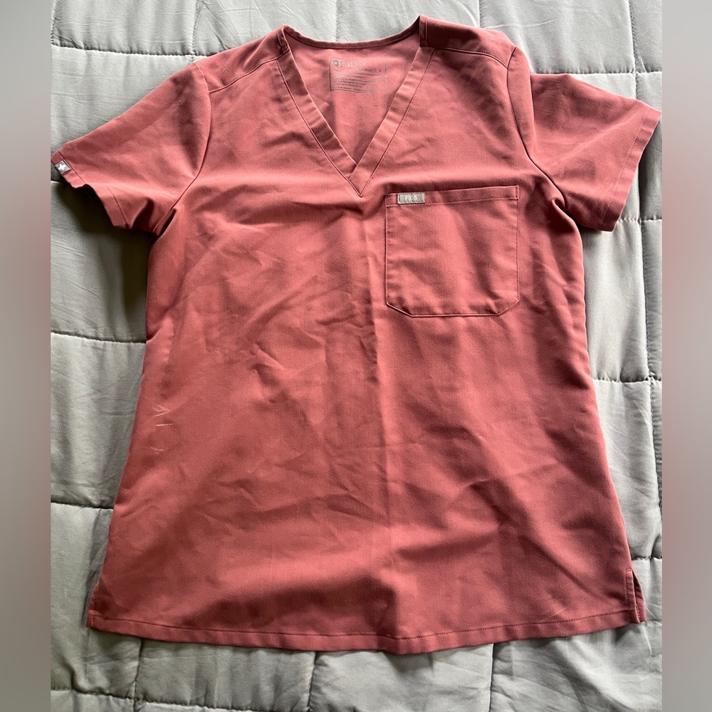 Figs scrub top